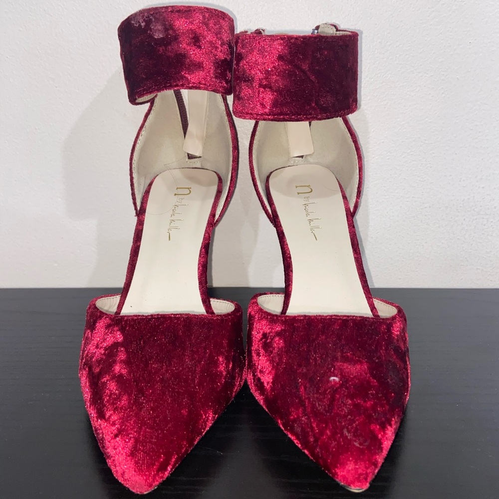 Pointed, Red Heels - Picture 1 of 3